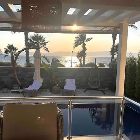 Lueks, Size Oezel Deniz Ve Havuz Hotel