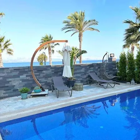 Lueks, Size Oezel Deniz Ve Havuz Hotel