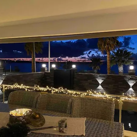 Lueks, Size Oezel Deniz Ve Havuz Hotel